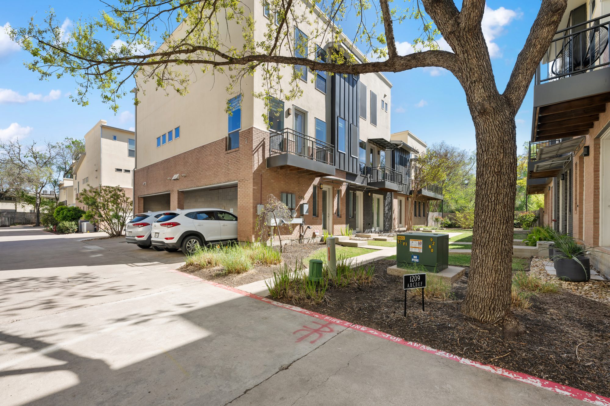 1209 Kinney Ave, Unit D photo 2