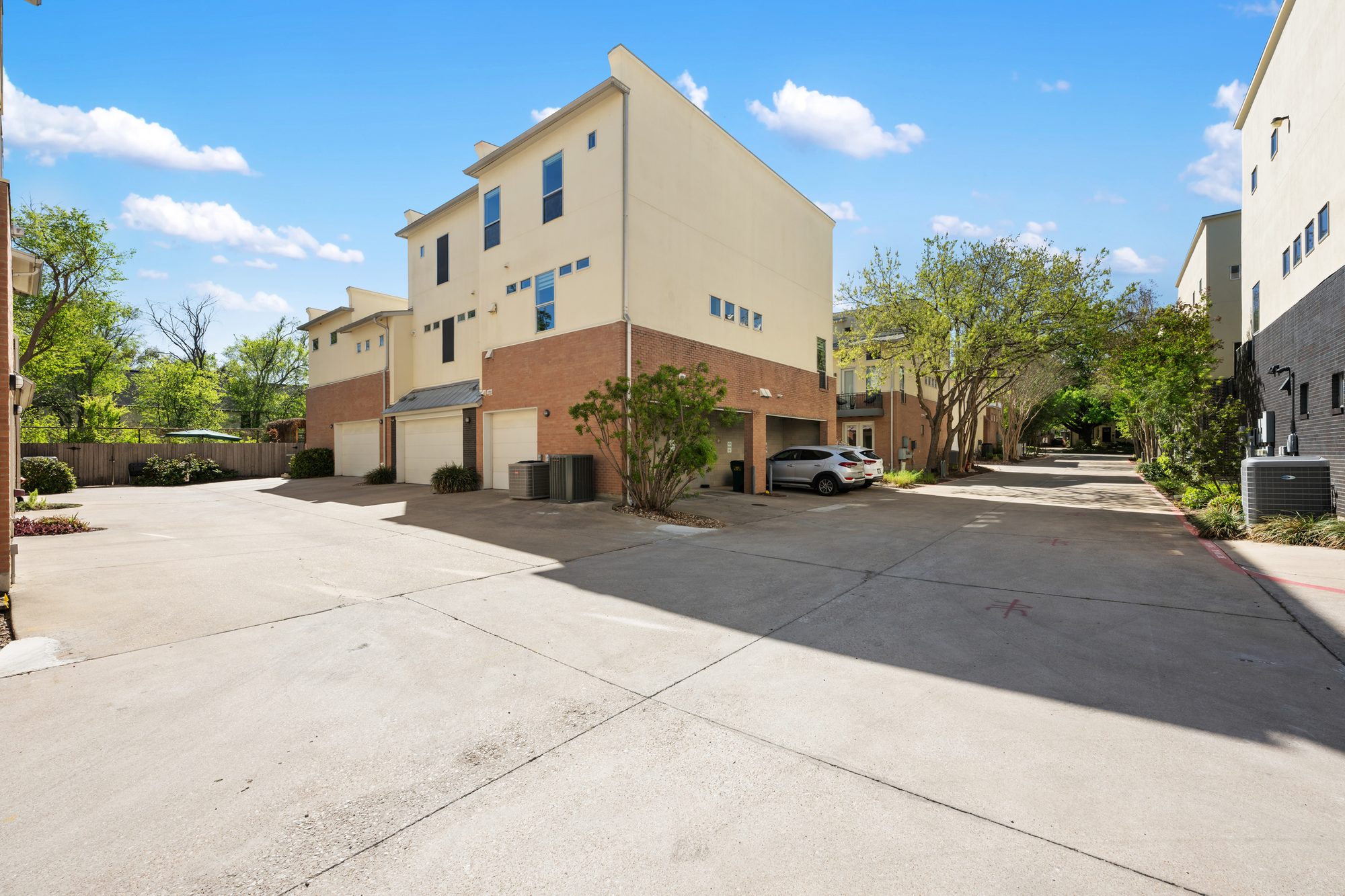 1209 Kinney Ave, Unit D photo 4