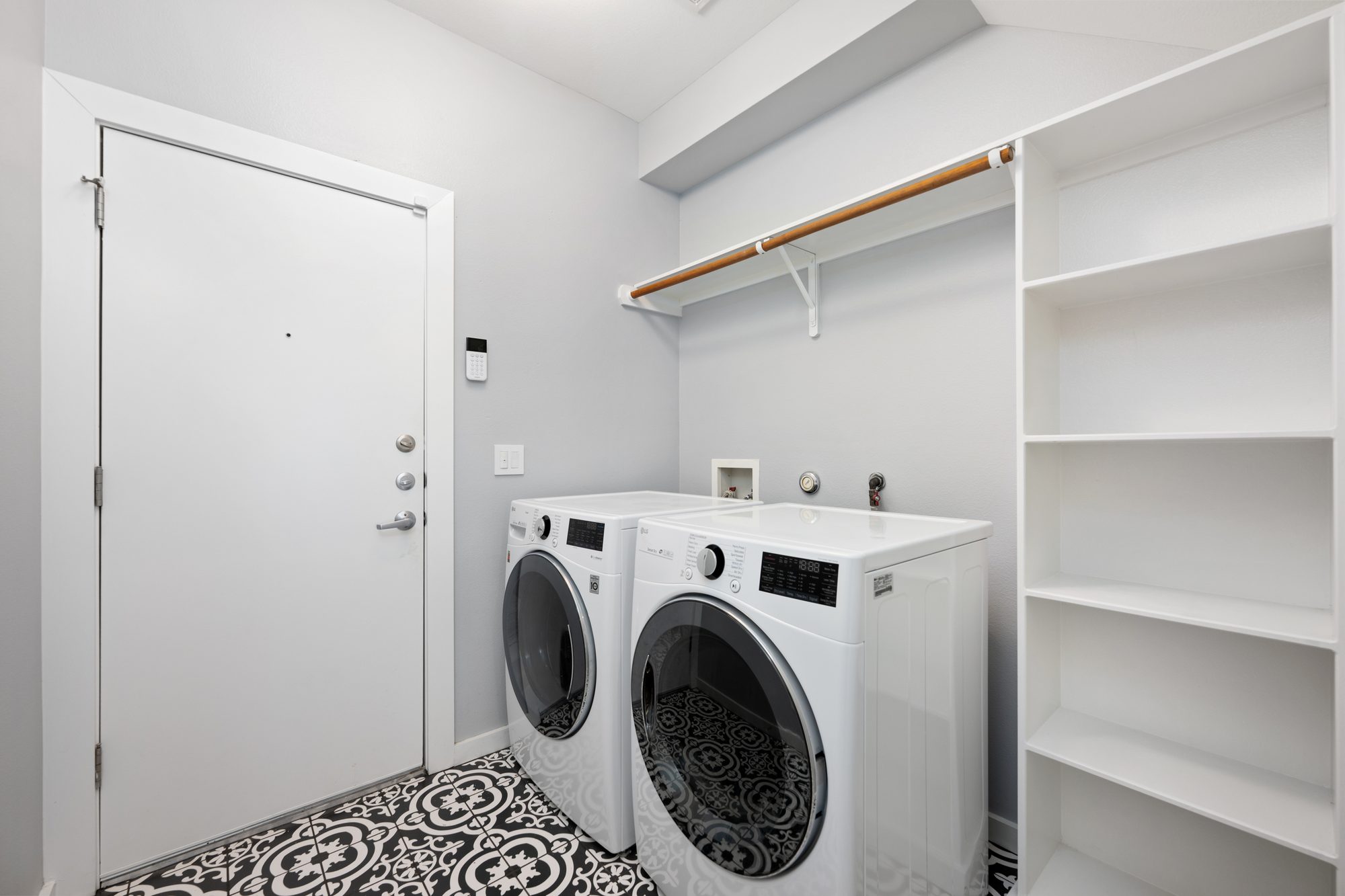 1209 Kinney Ave, Unit D photo 11