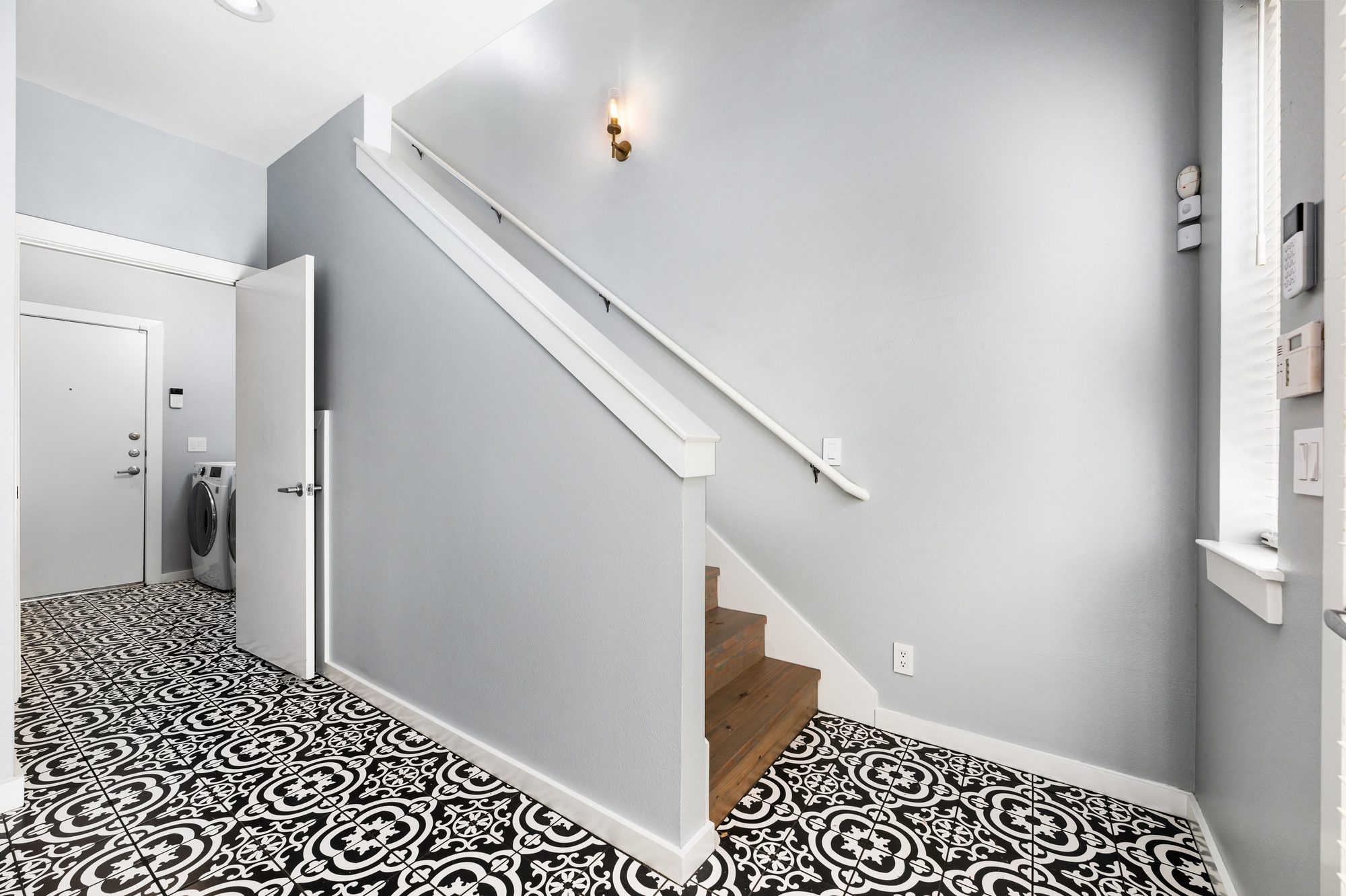 1209 Kinney Ave, Unit D photo 10